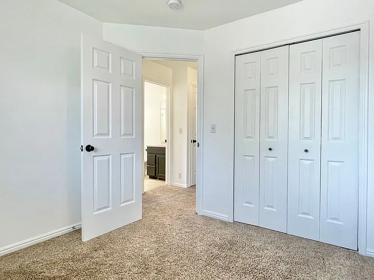617 E Orangewood Ln — Photo 16