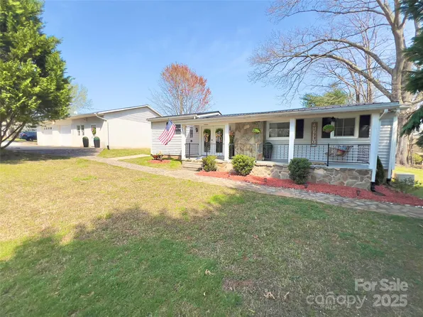 2594 Baker Cir, Granite Falls, NC 28630