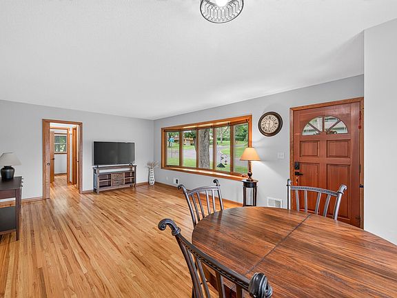 4th image of 3249 Scott Ave N