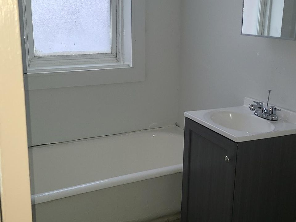 1st image of 127 N Leclaire Ave