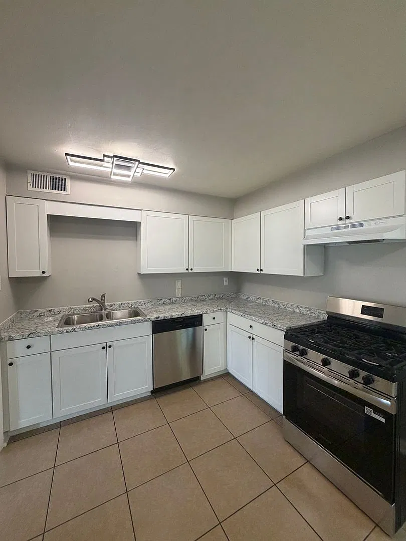 Now Available for Rent 3 bed 2 bath | 4386 Melwood Street, Memphis, TN 38109 — Photo 4