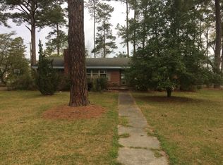 416 N Edinborough St, Red Springs, NC 28377