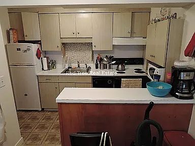 2nd image of 12 Commonwealth Ct APT 6
