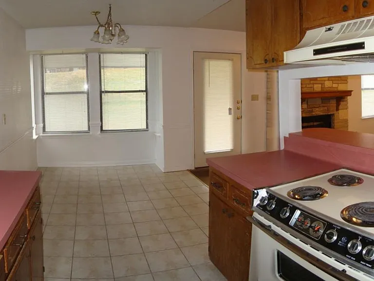2311 Whitney Dr — Photo 6