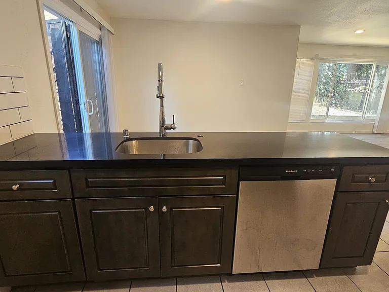 4101 Porter St #6 — Photo 7