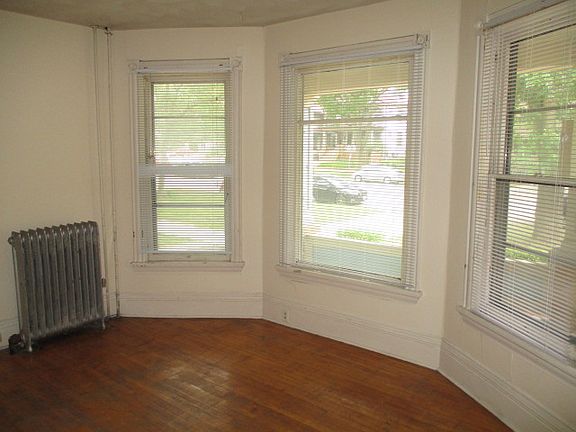 3rd image of 418 W Washington Ave #1511