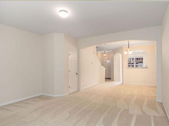 3rd image of 9 Blue Stone Ln