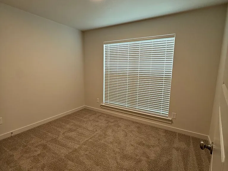 5518 Rice St — Photo 6