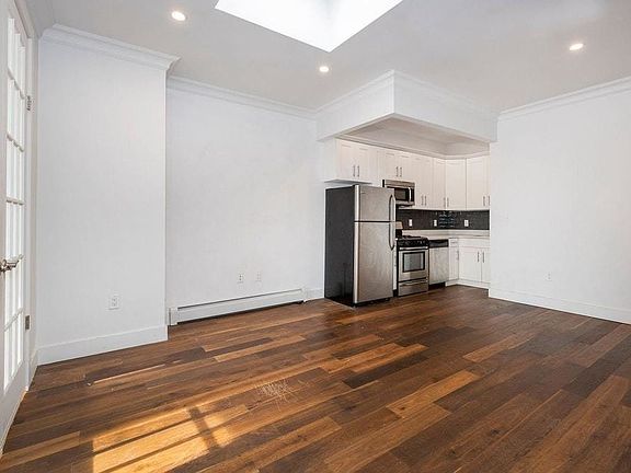 3rd image of 792 Hart St #3RR