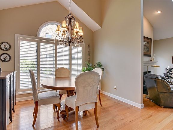 5th image of 207 Club Villa Dr W