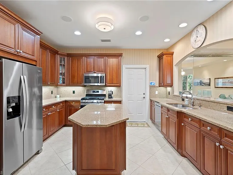 2809 Tiburon Blvd E #2 — Photo 9