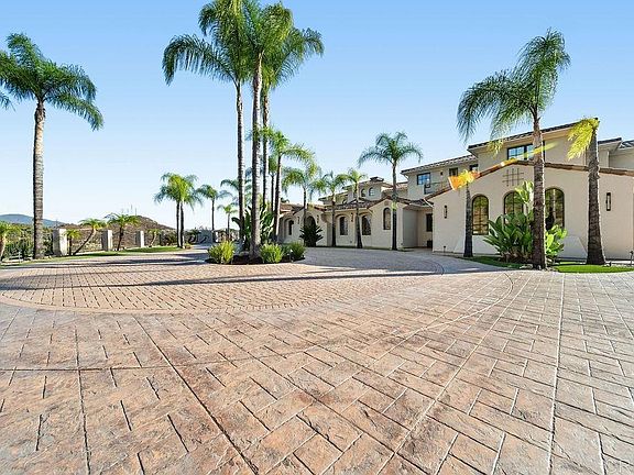 3rd image of 2424 Cerro Sereno