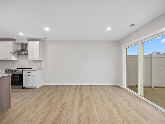 5th image of 210 Elkenburg St #1