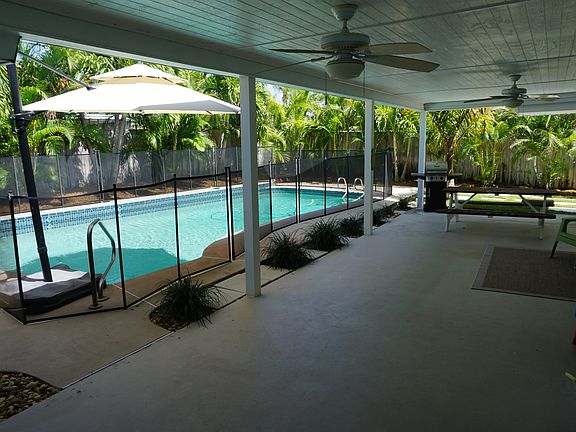 2nd image of 402 Saint Johns Dr