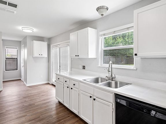 4th image of 804 Wyndham Pl