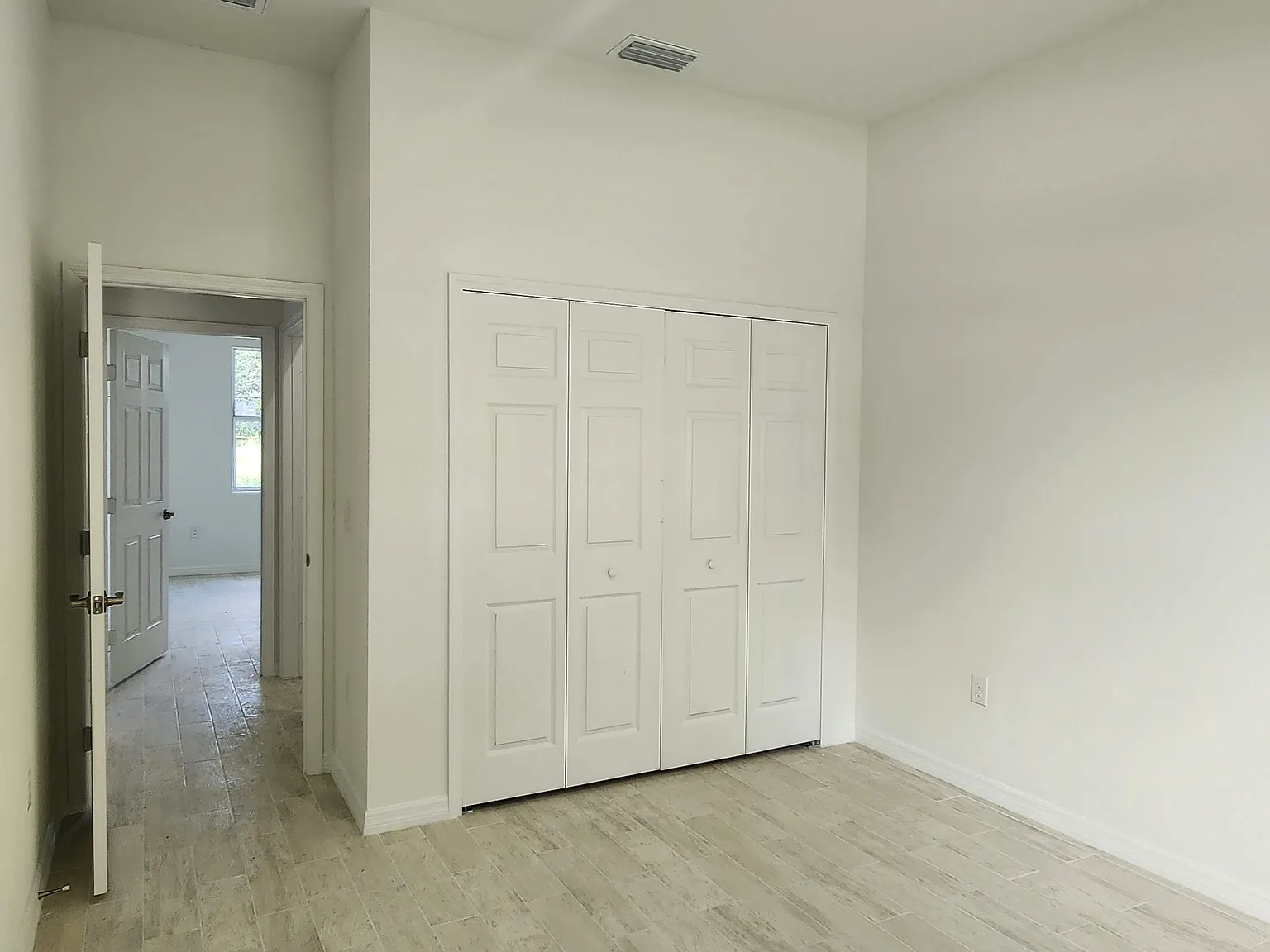 3 bed, 1600 sqft, $2,100 — Photo 3