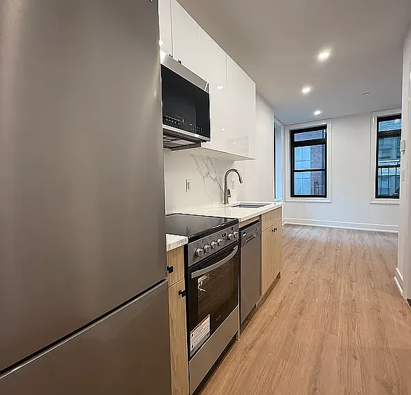 307 W 39th St #3A — Photo 3