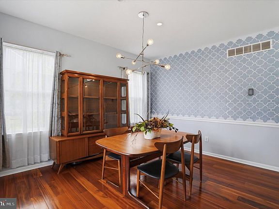 3rd image of 203 Roberts Ln