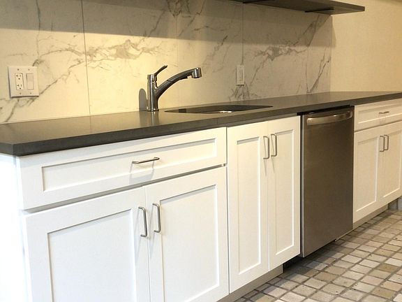 3rd image of 1710 Green St APT 1R