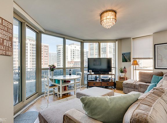 5th image of 645 N Kingsbury St APT 809