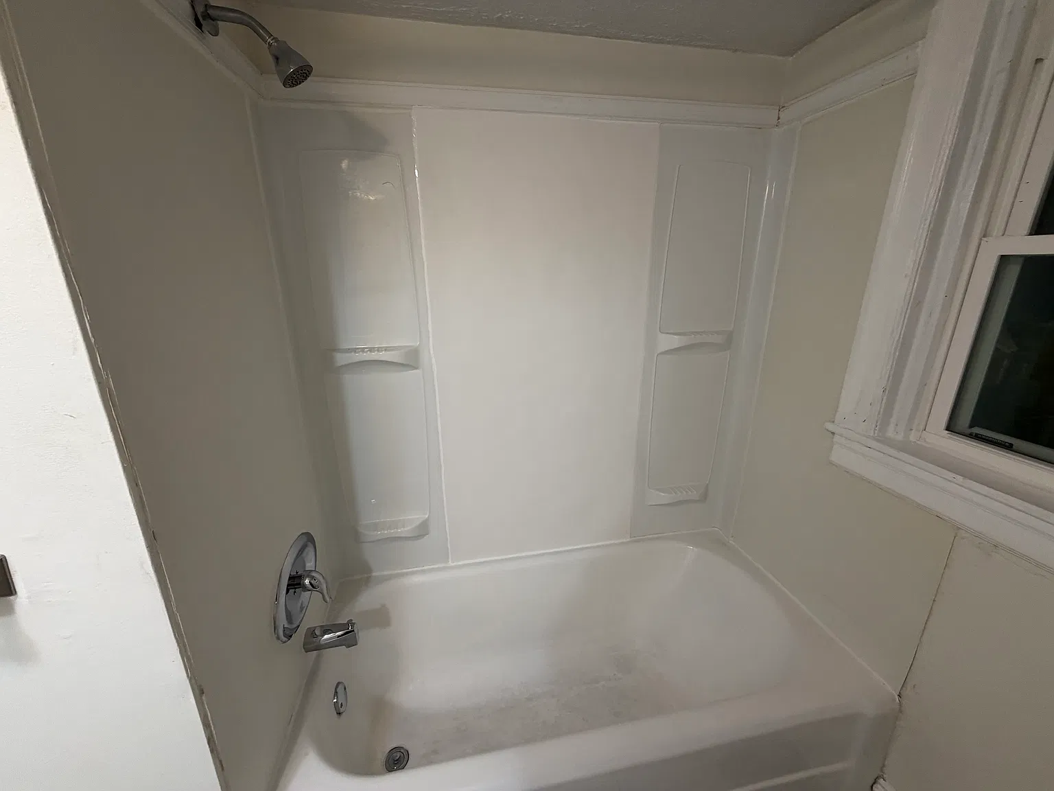 1 bed, 742 sqft, $1,350 — Photo 4