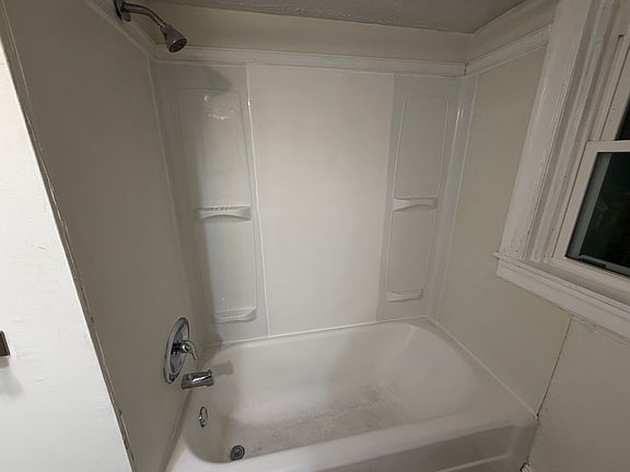 4th image of 926 W Gordon St APT 3