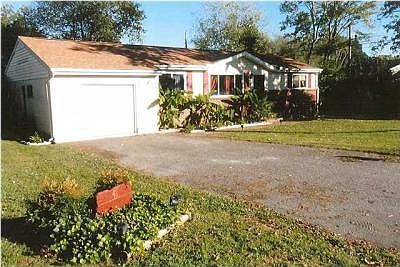 3rd image of 42 Lynngrove Dr