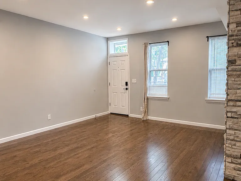 2134 Wharton St — Photo 7