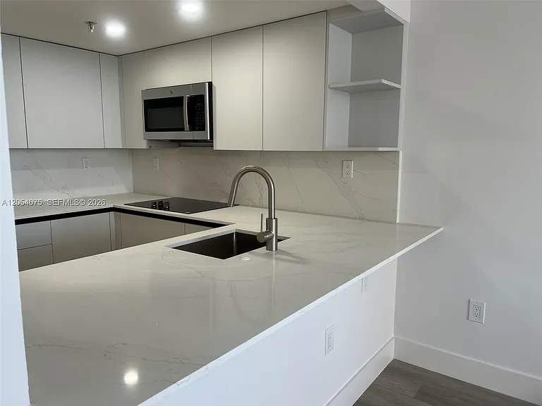 540 Brickell Key Dr #1022 — Photo 1