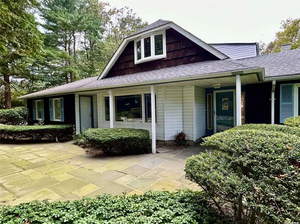 101 Darrow Lane, Greenlawn, NY 11740