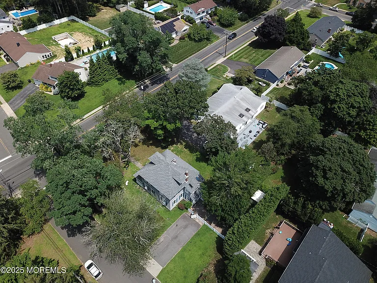 496 W Park Ave — Photo 27