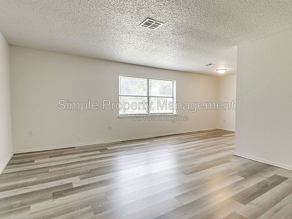4th image of 14222 NE 4th St