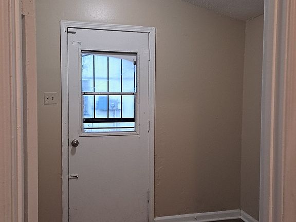 3rd image of 3911 Ajanders Dr
