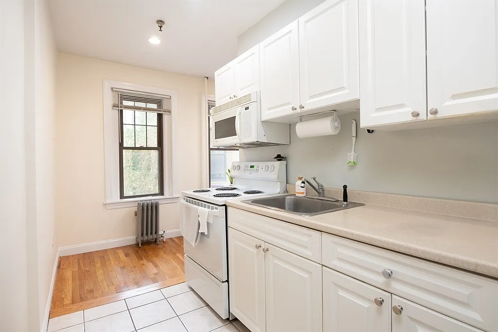 Studio, 331 sqft, $2,200 — Photo 4