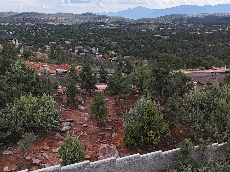 1st image of 1004 W Falcon Lookout Ln
