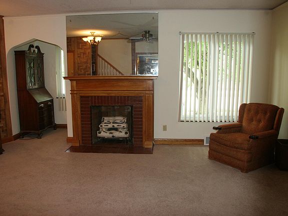 3rd image of 802 Kanawha Blvd W #B