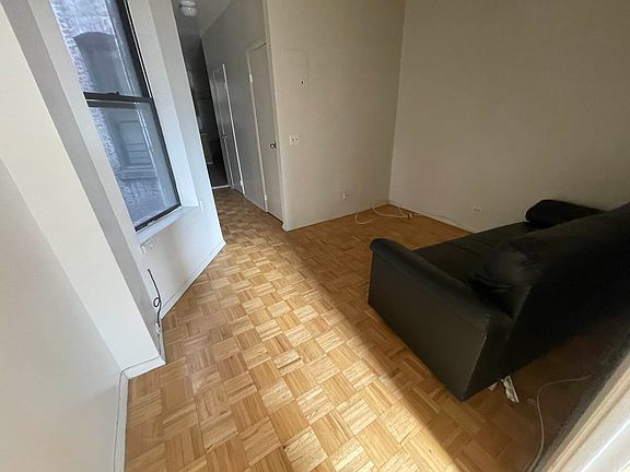 4th image of 307 E 110th St #12
