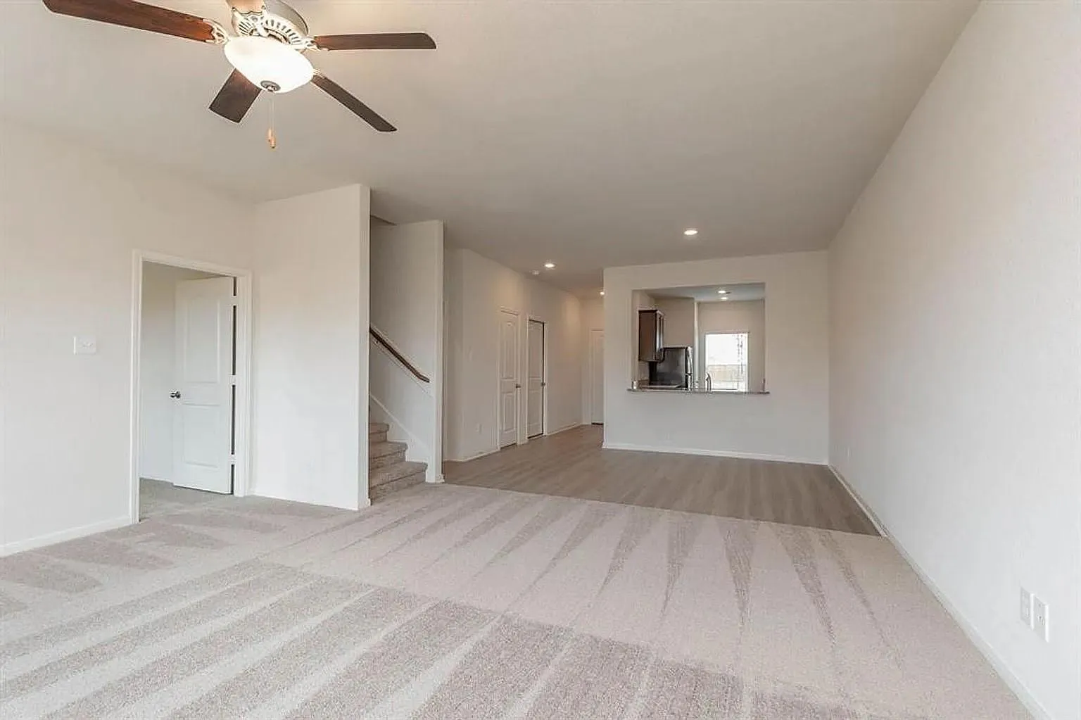 5 bed, 2.5 bath, 2629 sqft, $2,150 — Photo 3