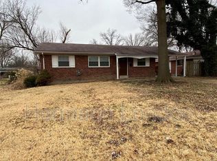 1860 Swallow Ln, Florissant, MO