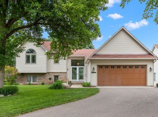 7971 Highpointe Ct, Woodbury, MN 55125