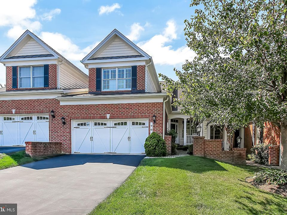 1st image of 905 Cider Mill Ln