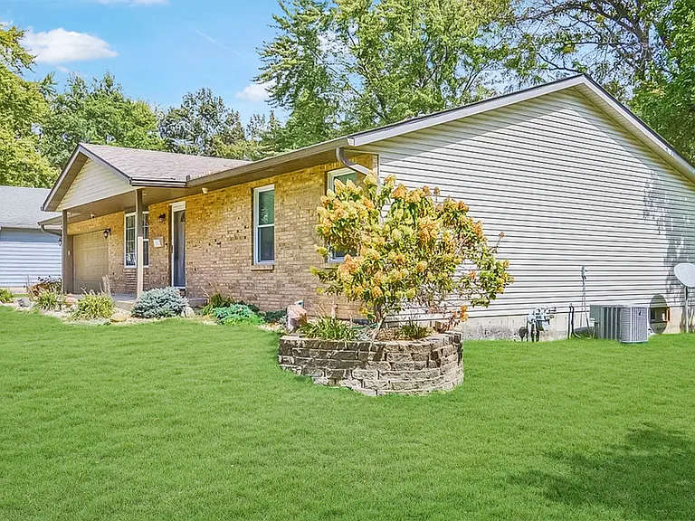 242 Weber Rd — Photo 3