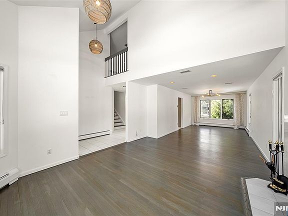 5th image of 501 Elm Ct