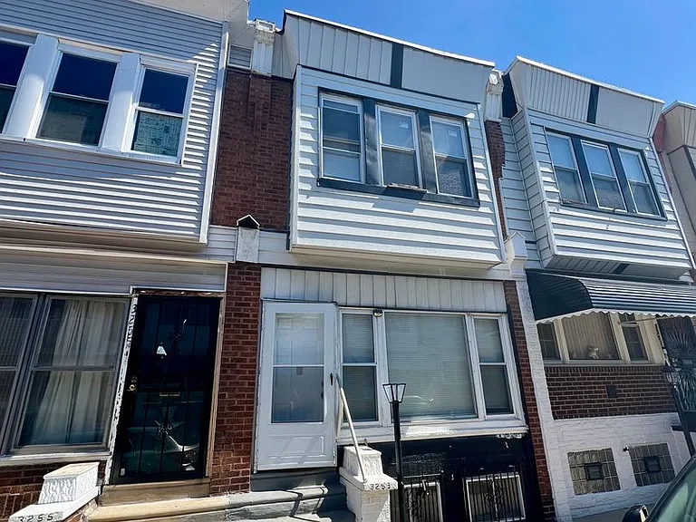 3253 N Dover St — Photo 2