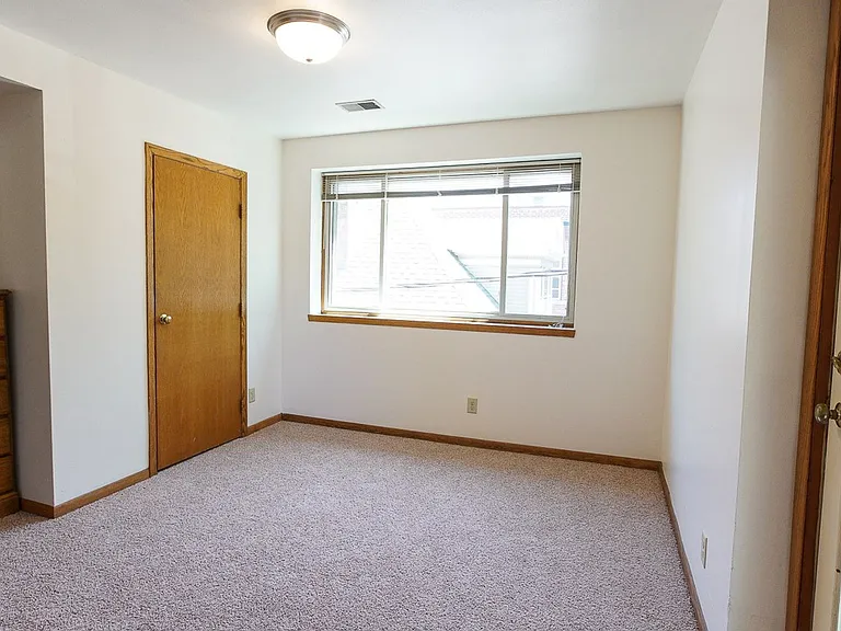 415 N Henry St — Photo 27