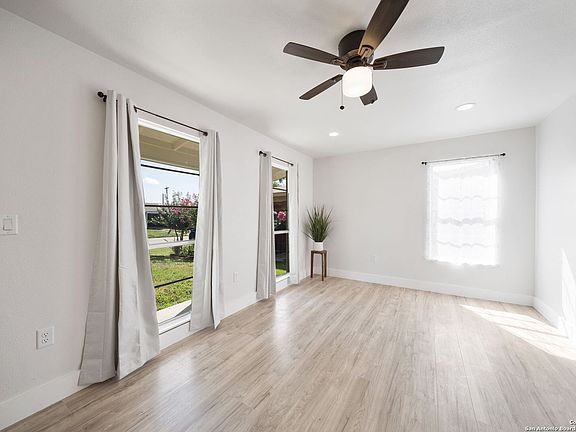 5th image of 530 PRESTWICK BLVD