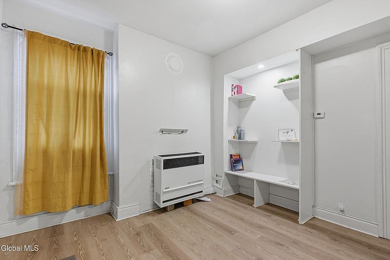 4th image of 163 Eagle Street