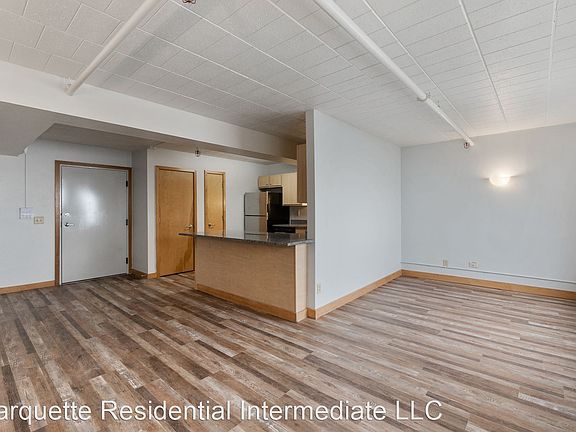 3rd image of 2125 W Kilbourn Ave #5008615