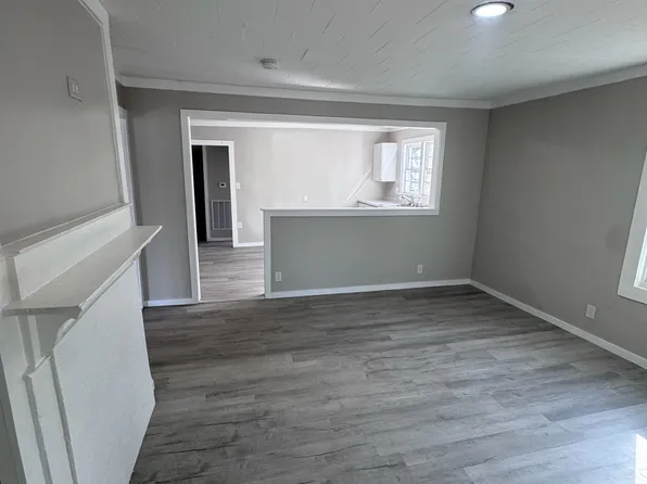 212 Hospital St N, Greenwood, SC 29646