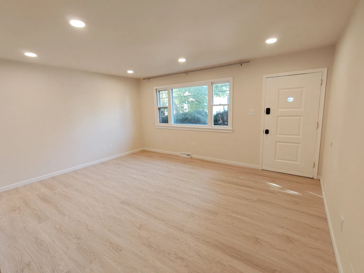 1705 Ferndale Ave — Photo 2